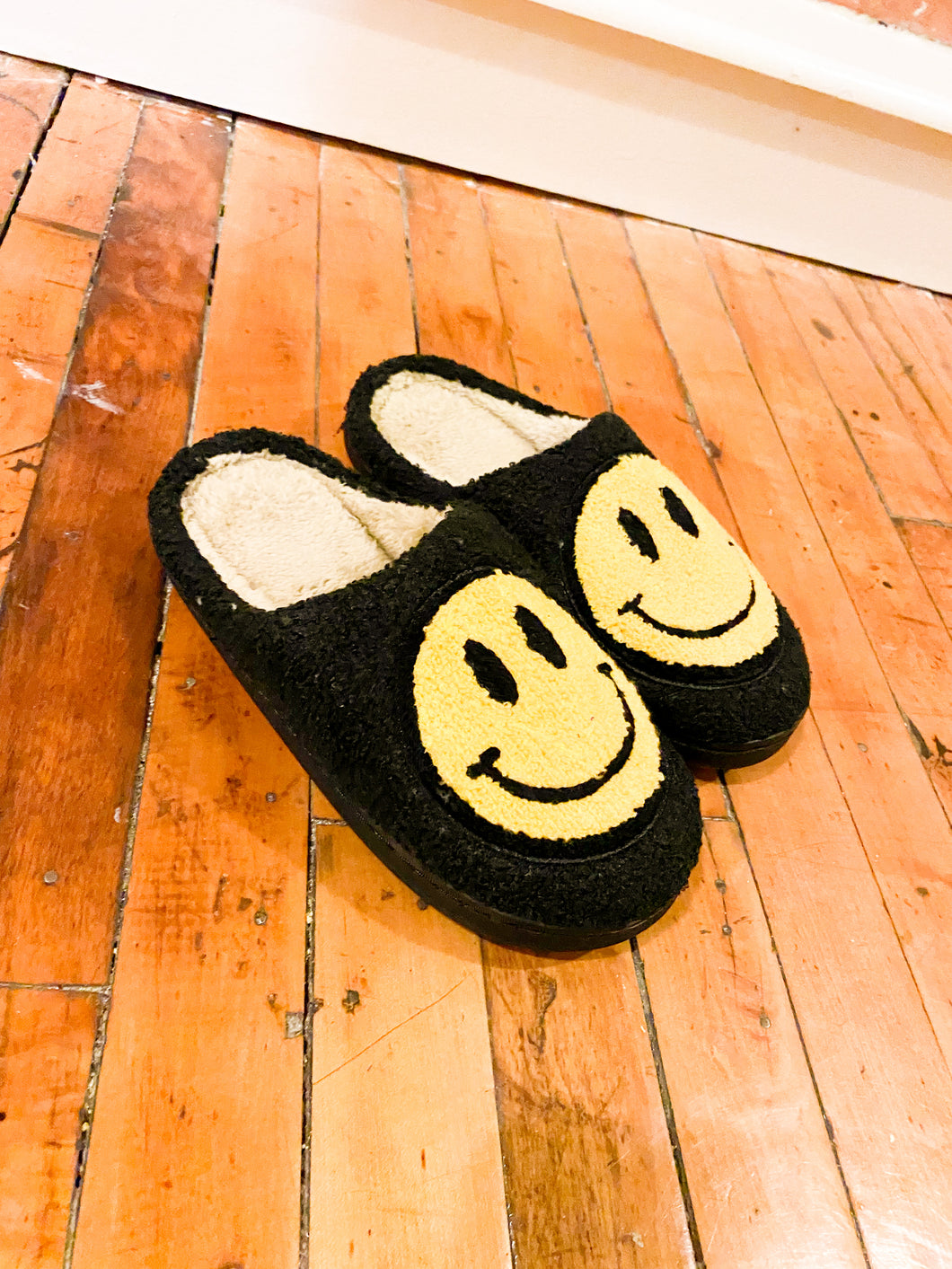 S.A. SMILEY SLIPPERS